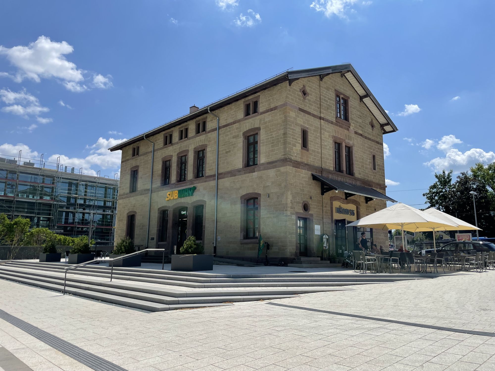 Das historische Bahnhofsgebäude von 1868 in Ditzingen